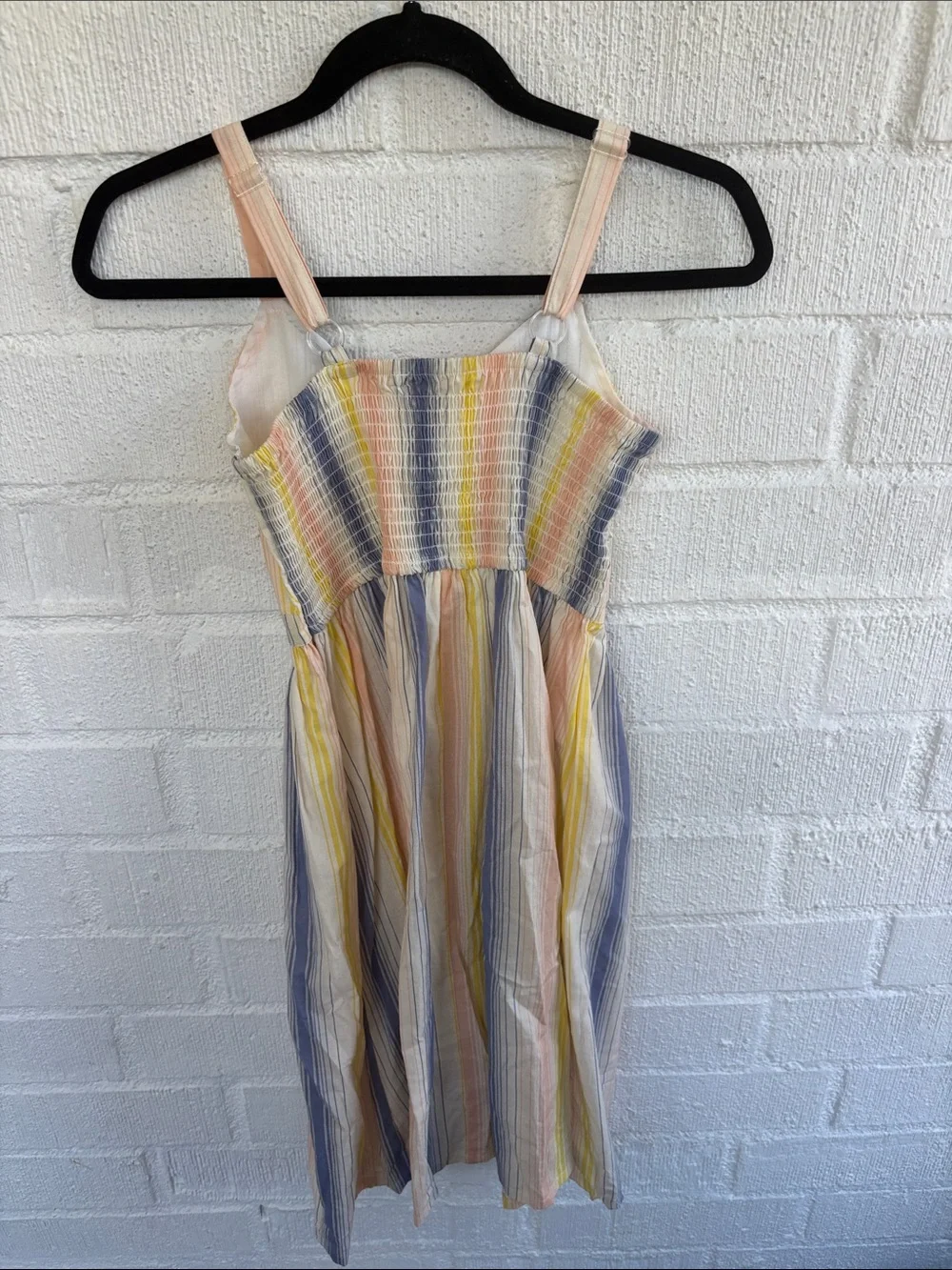 Jessica Simpson sleeveless button